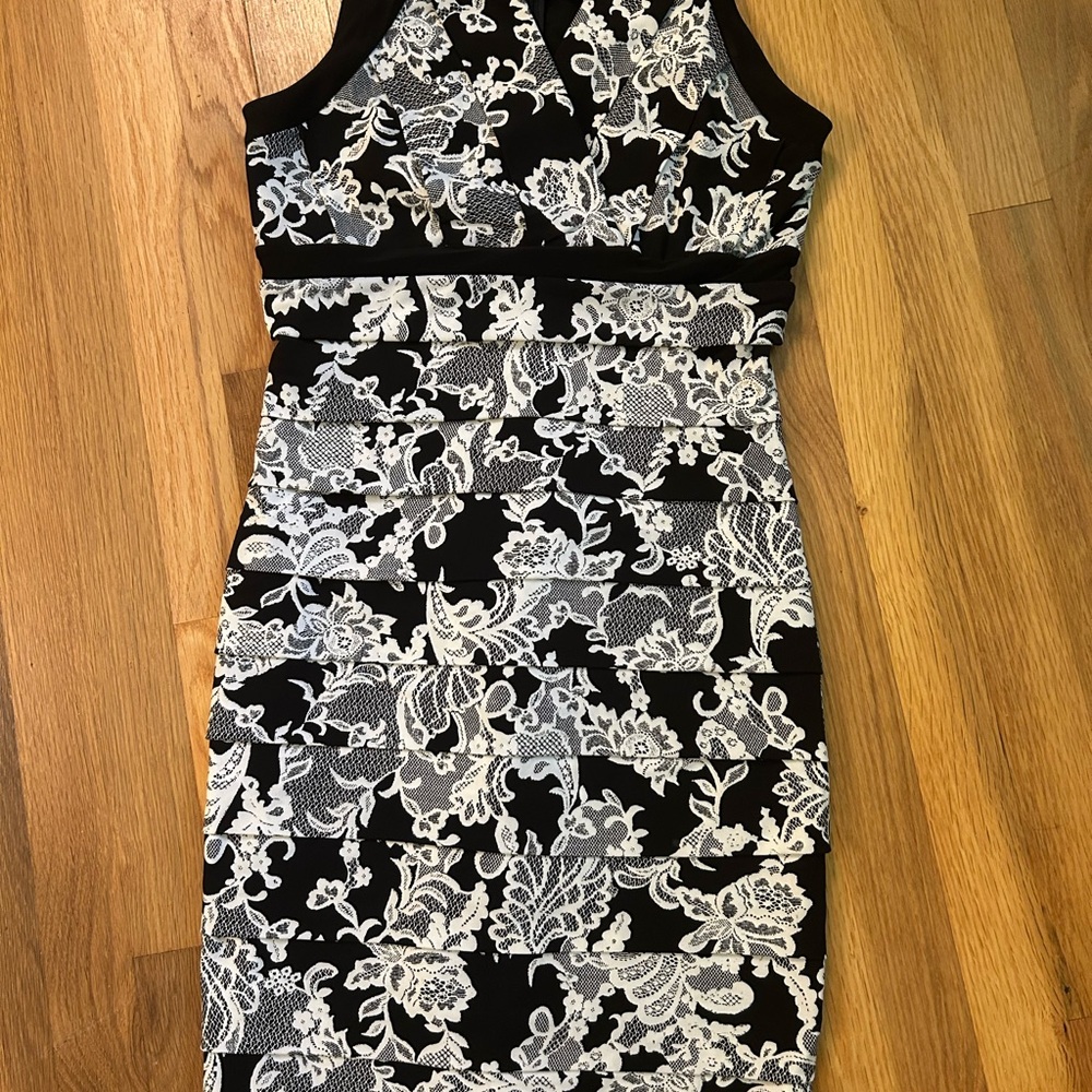 White House Black Market Instantly Slimming Dress size 6
